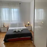 Sara *